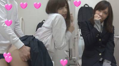 ＮＯ５１お姉さんの見えてるパンティー売ってください！！