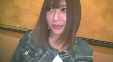 スレンダー巨乳の19歳女子大生が初ハメ撮りで潮吹き