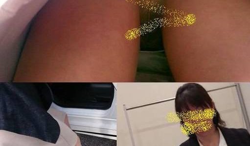 会社の同僚を書類記入中にパンチラ撮影！セット2＆4