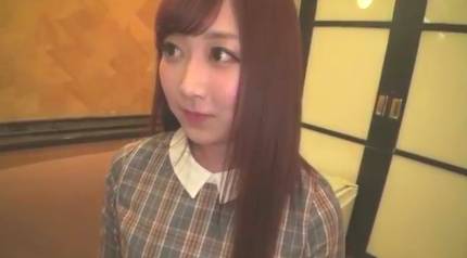 巨乳の20歳美容系専門学校生が彼氏に内緒で緊張のハメ撮り