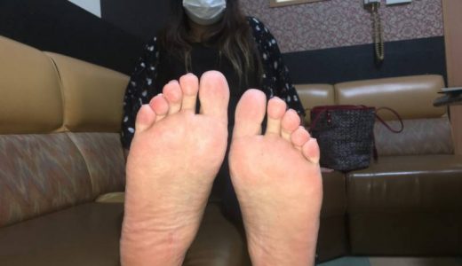 26歳デカ足ぽっちゃり美人一般女性、足裏くすぐり！2分00秒