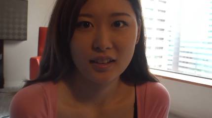 美肌の21歳フリーターが初ハメ撮りで美巨乳を揺らして本気で感じる