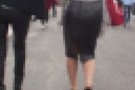 レザースカート巨尻動画　後ろスリット