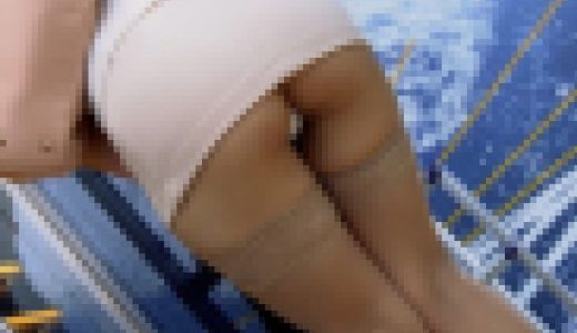 美脚ストッキングミニスカパンチラ　超ミニタイトスカートからTバックお尻チラ＆スカートめくってお尻まる出し！！ Part1