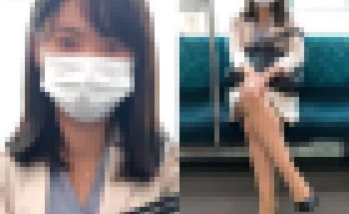 組んだ美脚が色っぽい白スーツが似合う美人OLさん