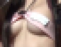 おっぱい丸出し！ほとんど裸のイベントギャル