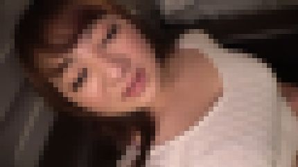 真面目な23歳飲食店店員が初ハメ撮りで巨乳を揺らしてビショ濡れになって喘ぐ