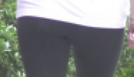 シャープなふくらはぎと　黒プリレギンス