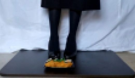 5-4　喪服で食べ物踏み潰し　助六寿司