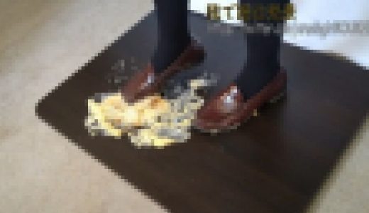 7-1　制服ローファーでたまごドッグと菓子パン1個を踏みにじる　お得セット