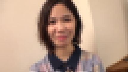 美脚の22歳アクセサリー販売員が初ハメ撮りで巨根を挿入され声を荒げて乱れる