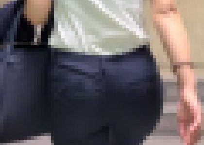 パンツスーツ肉尻な美人OLの階段HIP267
