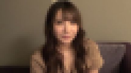 美人の22歳キャンギャルが初ハメ撮りで奥まで巨根で突かれて喘ぐ