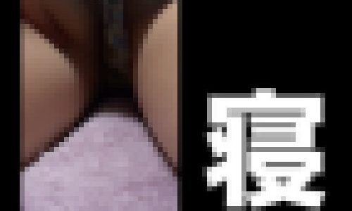 盗撮パンチラ 我慢できず軽く痴漢も…こぶりなお尻は興奮