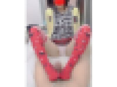 脅 連込炉裏 足コキ射精 小さい足裏蒸れたニーソ ソックスフェチ