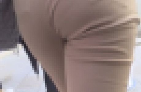 おかず275（肉厚HIPが揺れる！美人お姉様）
