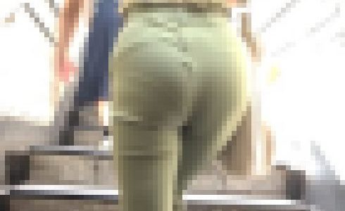 《Part2・グリーン着衣尻を侮るな！》 No.2062【安産型のプリ尻はどんな洋服でもエロくなってしまう】