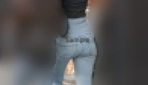 奥さんエロ過ぎる！タイトな美尻のハイウェストスキニーがたまらんギャルママ！
