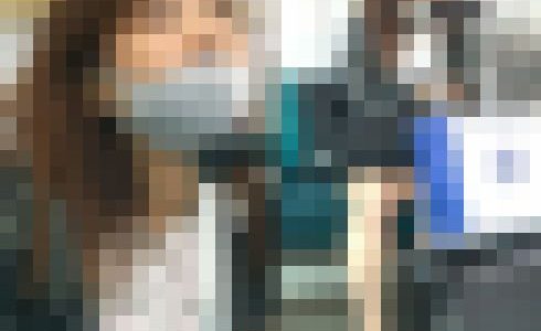 荷物でガードしているつもりになって油断している無防備OL（中編）