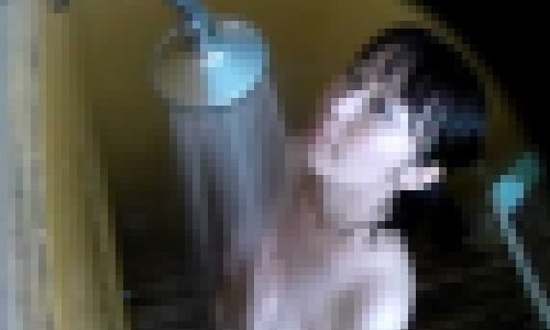 ◇海の家のシャワー・ルームで気になる女の子のシャワー・シーンを撮影　56