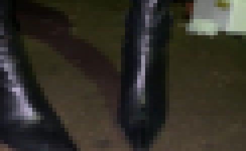 みおさんのロングブーツでザリガニ踏み潰し (パート2)