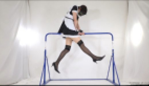 痛み我慢フェチ　鉄棒に跨って耐えるメイドさんf243