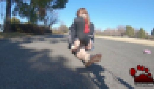 ニーハイを脱いだり履いたりするよ