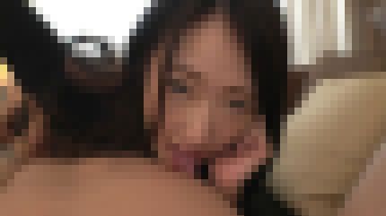 スレンダー美巨乳の23歳バー店員が巨根で奥までピストンされて悶絶