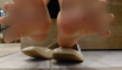 【４Ｋ足裏】【地獄の３９℃】神回！今夏最高気温下でパンプスを９時間素足履きしたサウナ状態の足が強烈な爆臭と共に襲い掛かる！！