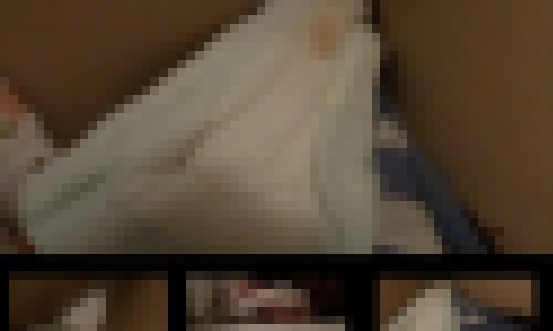 (寝)生理ナプキンを寝中に直撮影 ホカホカ 縞パンも可愛い 盗撮