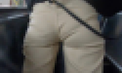 エロ尻肉をゆらすOL