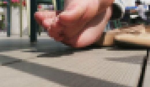 ４Ｋ足裏★猛爆臭★炎天下に蒸され続けた爆蒸れバレエシューズＪＤをフードコートや電車内で追い続けてみた