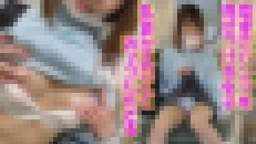 撮影バレ！ルーズソックスの制服女子がパンツを見せつけ乳首をビンビンにさせる