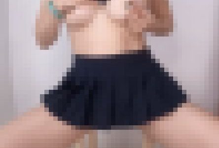 ガニ股乳首オナニー❤️(動画:3分40秒)