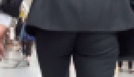 割れ目スタイルな肉尻パンツスーツな痴女OL様！
