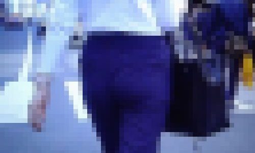 超絶美人ＯＬが物凄い美尻で黒いピタパン履いてお尻フリフリ歩いてるよ