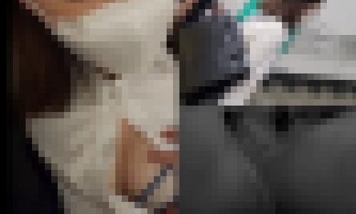 羽交い絞めにされる主婦。帰りの電車で集団痴漢されて堕ちる 痴漢記録日記vol.119 3人目