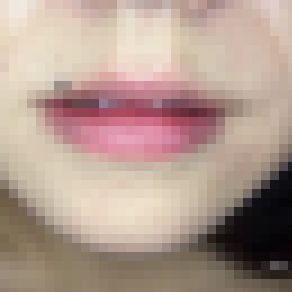 【口/唇/舌/のどちんこフェチ】ホクロの似合うお姉様の口を奥までアップで撮影（下着姿）