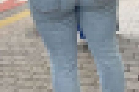 ジューシーなムチムチわがままボディにデカいケツ肉をムニュらせて男を挑発！ 下品な30代のデニムエロ奥様編＋おまけ付き
