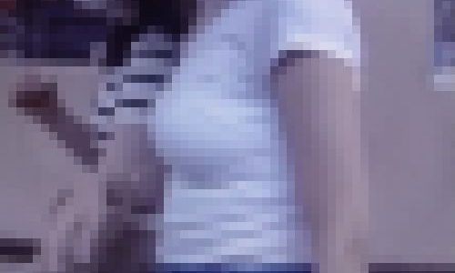 お椀型の膨らみが妙にエッチな清楚系美少女が歩いてるよ