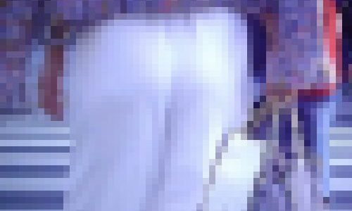 某アイドル似の美女がペラペラ白パン履いて歩いてるよ