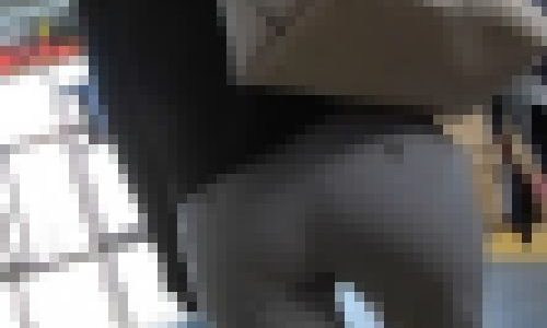 小尻桃尻なグレーパンツOL