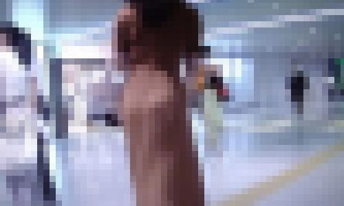 清楚系のめちゃくちゃ綺麗なお姉さんがワンピ着て体のライン出して歩いてるよ