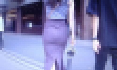 超ハイクラスギャル系美女がピタピタスカート履いて美桃尻を強調して歩いてるよ