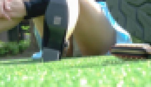 公園はパンチラの宝庫です。純白Pが…