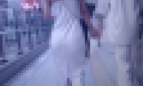 ドレス系のピタピタワンピを着た美人ギャルが爆尻を振ってエッチなラインを浮かび上がらせながら歩いてるよ