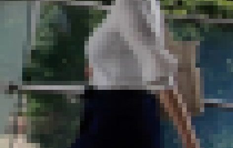 美しい奥様のブラウス乳房