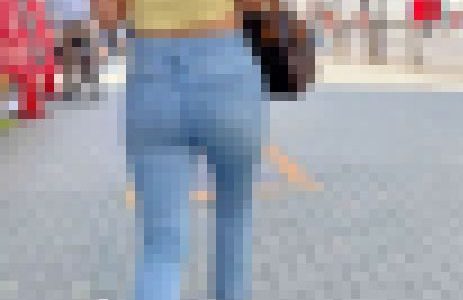 むっちり肉食系エロボディに自慢のデカ尻をたっぷりムニュらせて男を誘惑！ 下品なデニムスタイル セレブ編