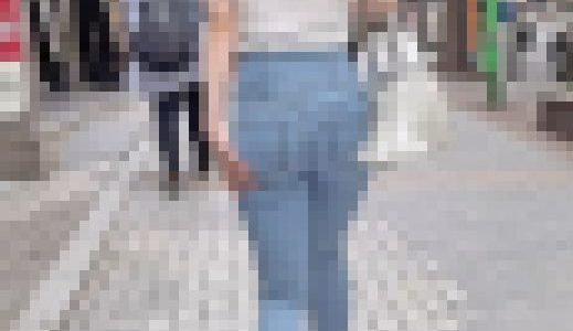 Sクラスのスレンダーエロボディ＋スケベな出っ尻をムニュらせて男を誘惑！ 下品なスキニーデニム お姉さん編