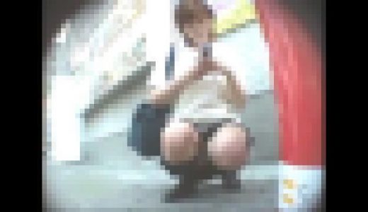 【素人パンチラ】おっとりした感じがエロい！！！